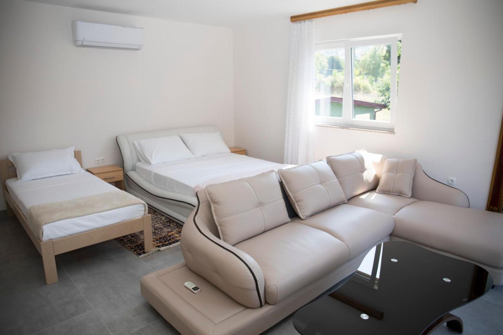 Kovac Riverfront Apartments Mostar Extérieur photo