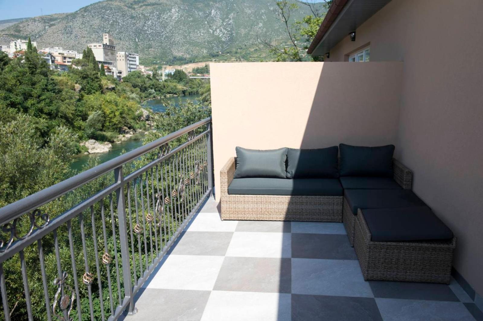 Kovac Riverfront Apartments Mostar Extérieur photo