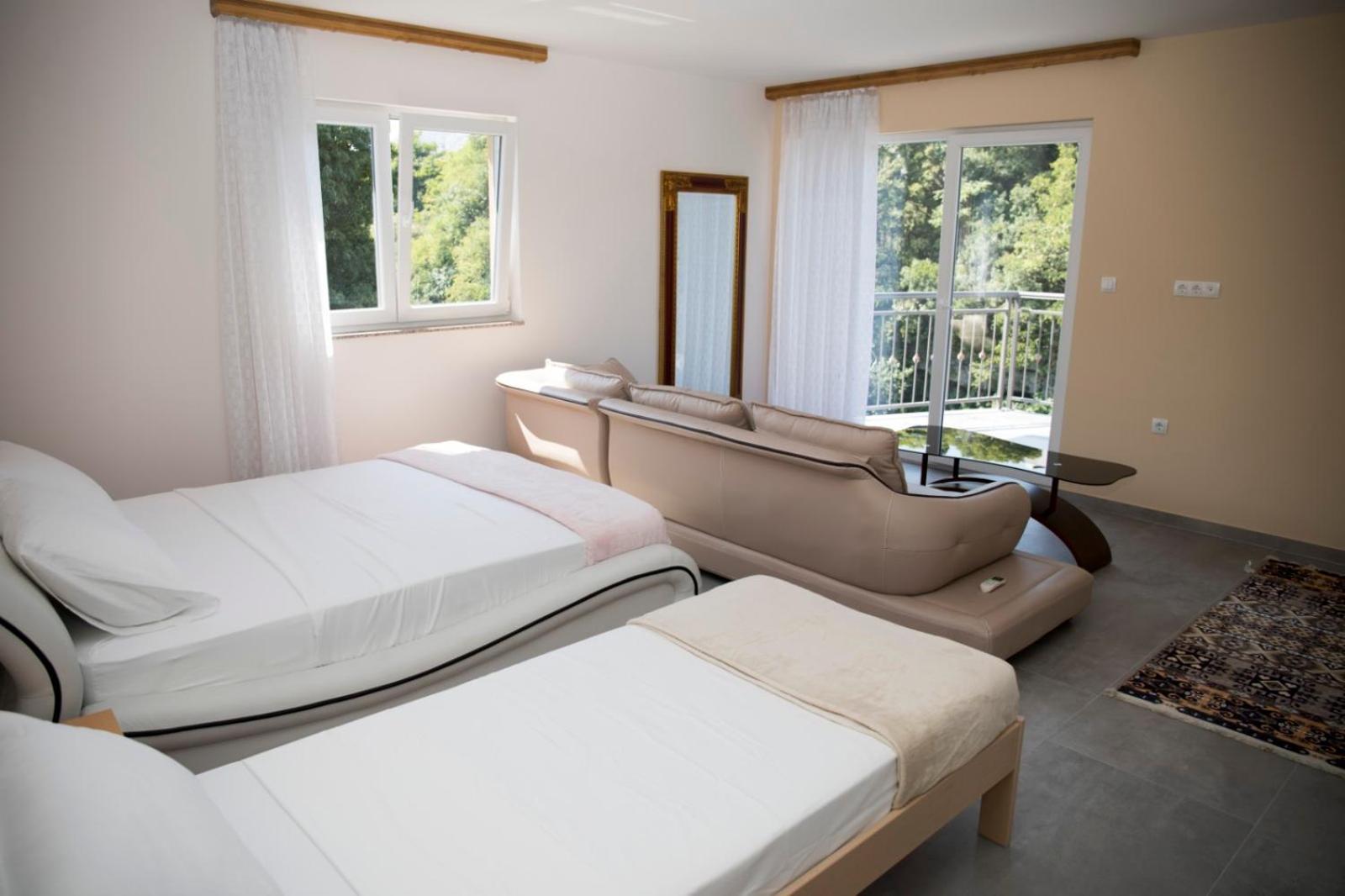 Kovac Riverfront Apartments Mostar Extérieur photo