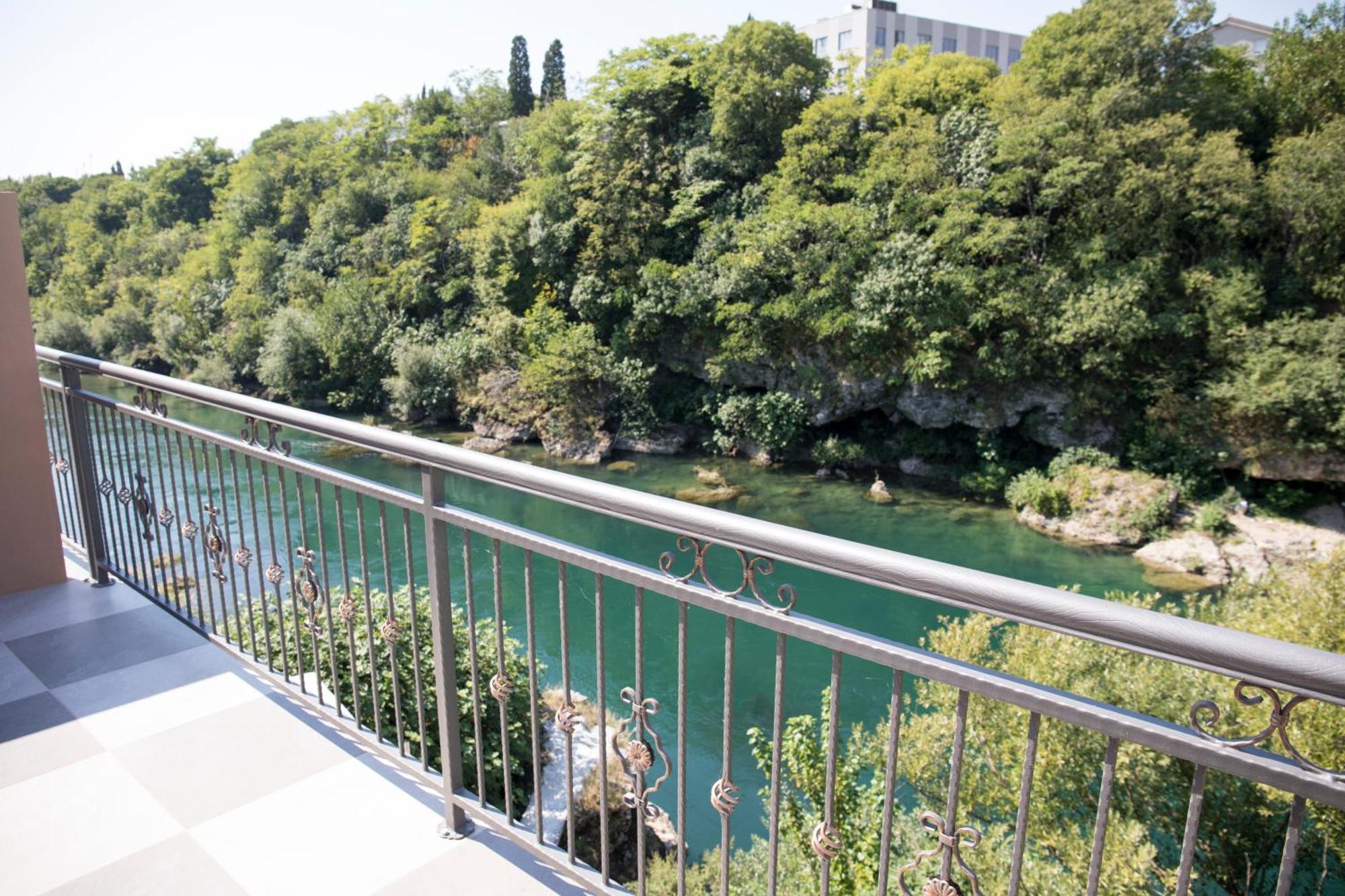 Kovac Riverfront Apartments Mostar Extérieur photo